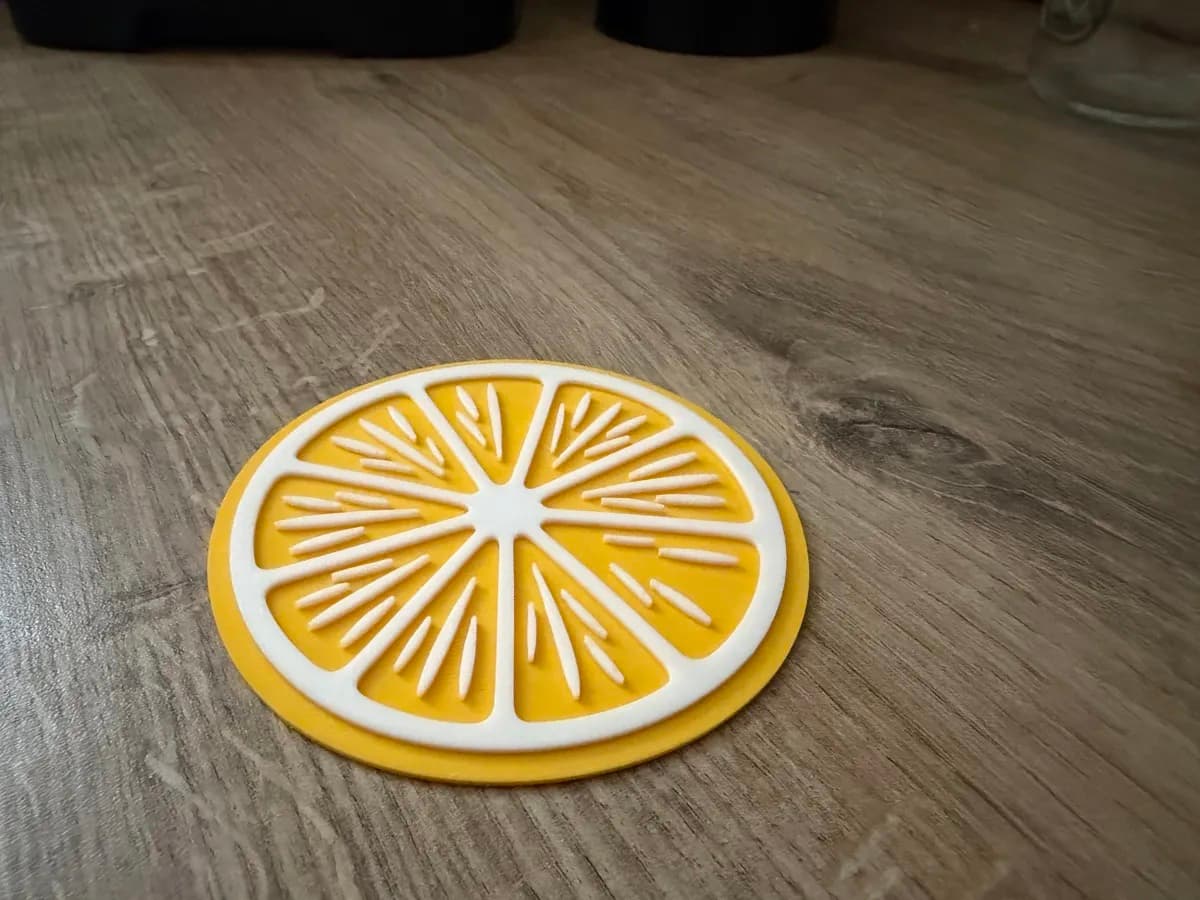 Porta-copos limão — em uso com copo