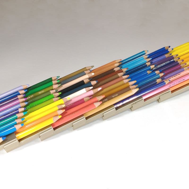 Organizador expansível fechado e compacto na mesa